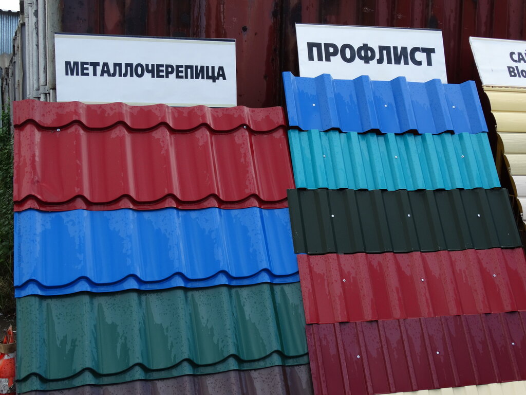 Чем отличаются и что лучше: профнастил или металлочерепица