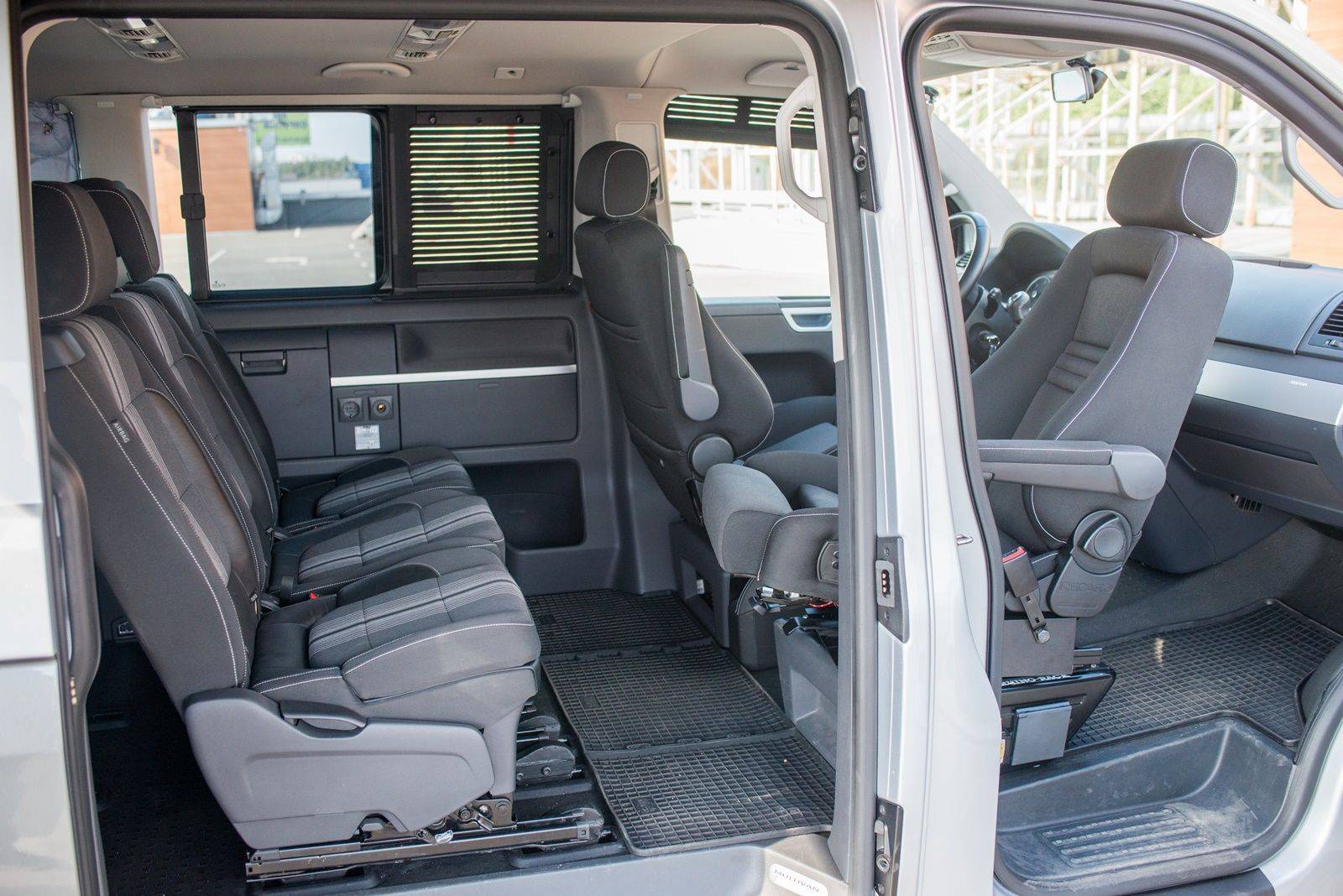 Мультивен каравелла и их отличия. что выбрать? volkswagen caravelle или volkswagen transporter