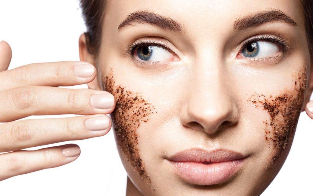 Скраб на лице.