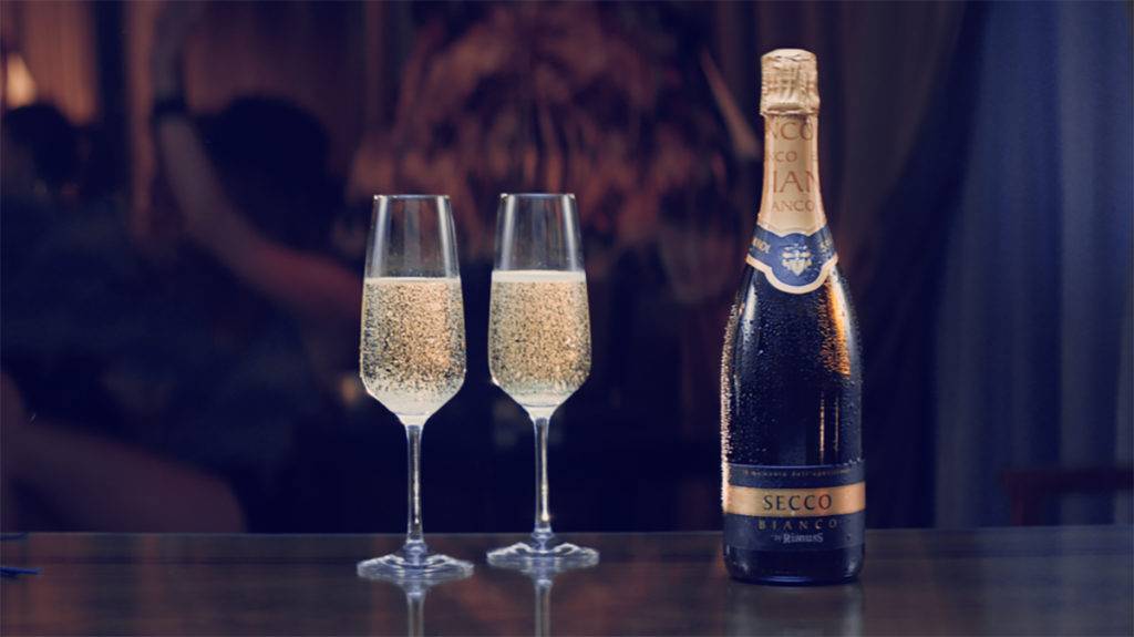 Игристое вино.