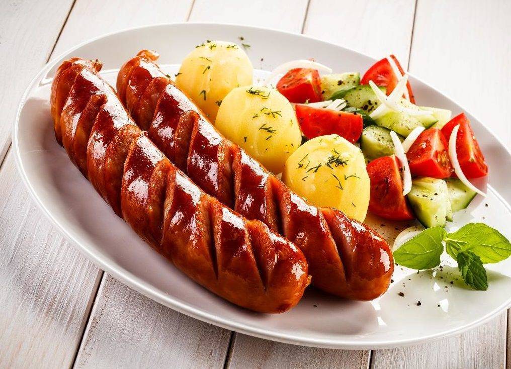 Сосиска с гарниром.