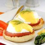 Яйца Бенедикт.