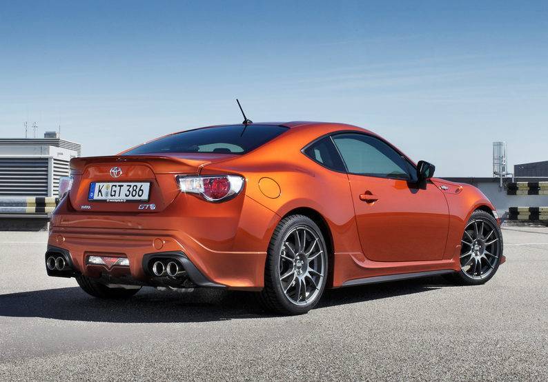 Toyota GT86 вид сзади.