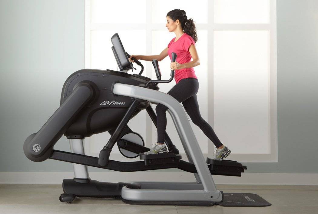 Занятия на орбитреке.