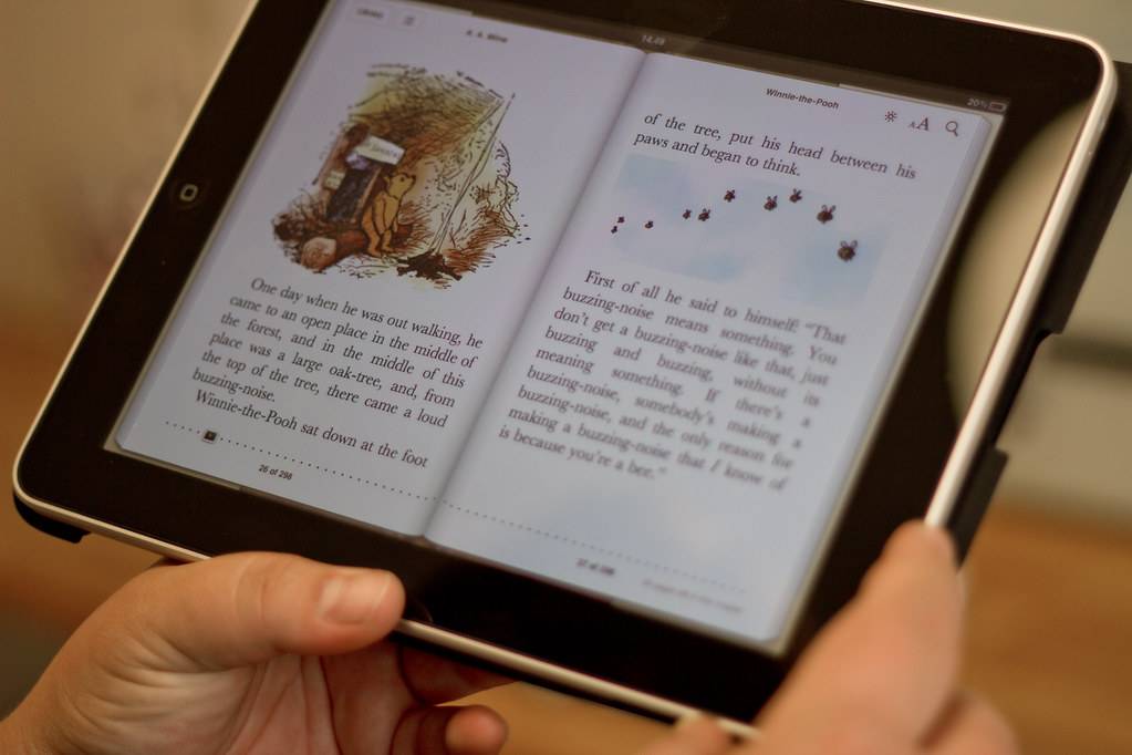 Что выбрать для чтения книг: планшетный пк или электронную книгу?