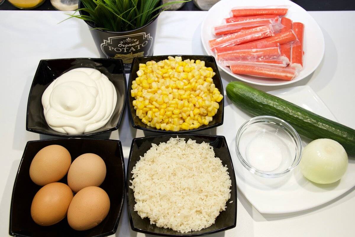 Крабовый салат — классические рецепты очень вкусные и простые