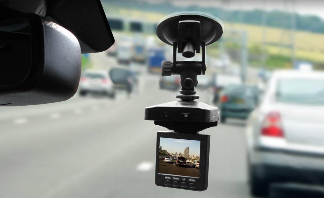 Лучшие автомобильные видеорегистраторы по отзывам покупателей