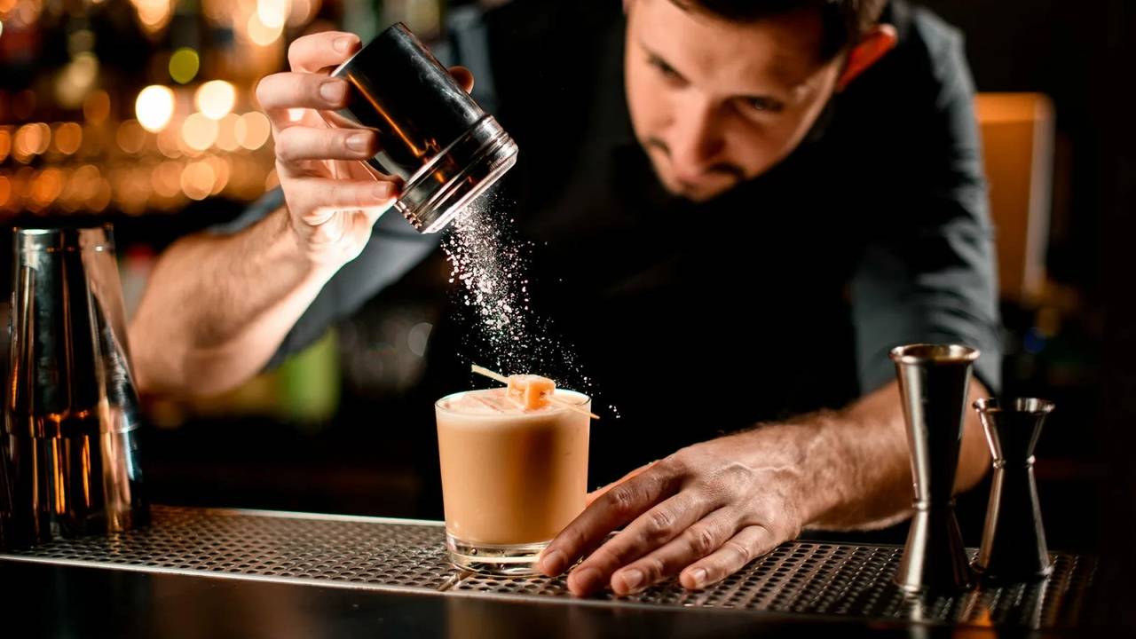 Разница между барменом и бариста. чем бариста отличается от бармена управление работой барменов и бариста