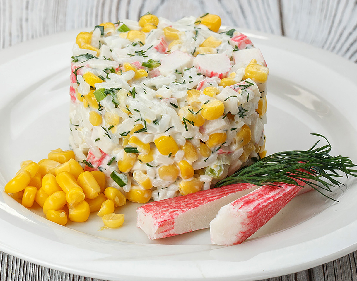 Салаты с крабовыми палочками — 10 рецептов самых вкусных салатов